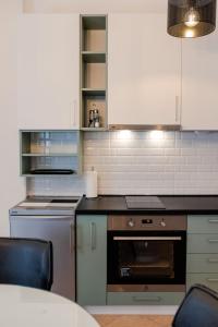Lihnidos Home, COZY Neer Lake 1BD, Wi-Fi, AC