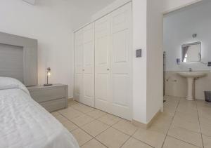 Casa Punta Arena 2BR home downtown LPZ blocks from beach