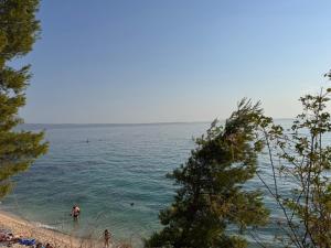 Lavica Mare Retreat - Modern Apartment near Le Meridien Podstrana