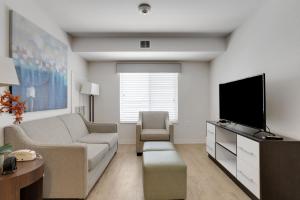 Simplicity At the Rim 1203 I Spacious 1 Bed 1 Bth