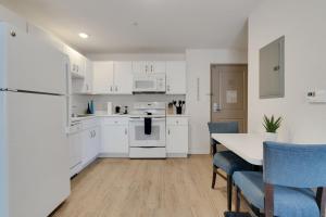 Simplicity At the Rim 1203 I Spacious 1 Bed 1 Bth