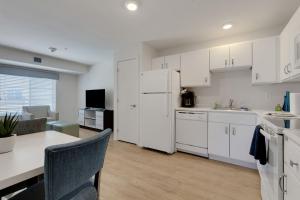 Simplicity At the Rim 1203 I Spacious 1 Bed 1 Bth