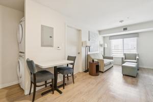 Simplicity At the Rim 1215 I Spacious 1 Bed 1 Bth