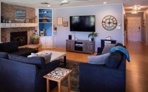 Llano River Retreat w Game Room & Kayaks