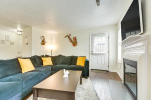 Condo 5 Mi to Midtown and UNC Greensboro