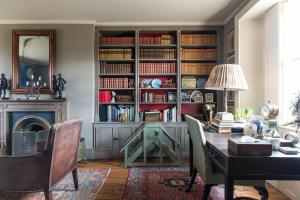 A Large Cotswold Country Retreat