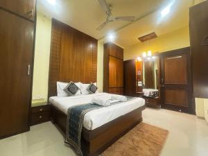 JK Rooms 149 Thakur Galaxy