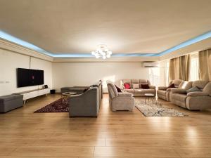 Luxurious 3BR Apt Maadi with Nile & Pyramid View