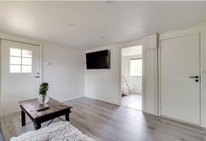 Summer cottage near water with boat for rent