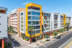 Boulevard Stays Modern Tempe 1BR ASU Pool Gym 07