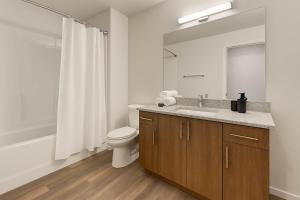 Boulevard Stays Modern Tempe 1BR ASU Pool Gym 07