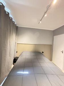 Apartamento inteiro, 3 quartos, com vaga de estacionamento, no Brás, próximo ao Templo de Salomão