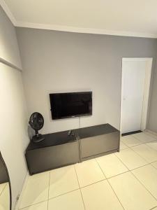 Apartamento inteiro, 3 quartos, com vaga de estacionamento, no Brás, próximo ao Templo de Salomão