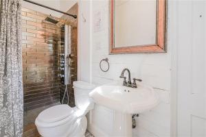 Walker Mansion on St Charles Ave - Unit 7