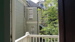 Walker Mansion on St Charles Ave - Unit 7