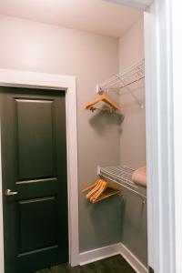 Modern Germantown Stay - Walkable, Quiet & Central