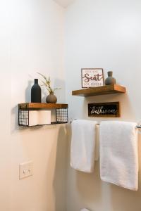 Modern Germantown Stay - Walkable, Quiet & Central