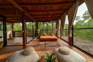 Glass Treehouse, Sauna, Ice Bath, Yoga in Saladita, 50m from Surf
