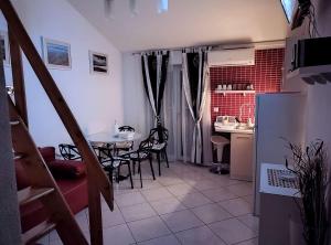 Apartments and rooms by the sea Tucepi, Makarska - 6058