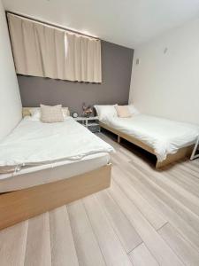 浅草花日美居 Asakusa Hanahi 102 Twin Bedroom 4 min walk to Asakusa Temple Direct subway access to Narita Haneda Airport Hosts listings areat the same address