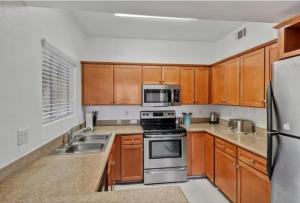 SuperHost 5 Star Serv with 2 bedrooms 1052 U031