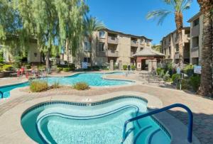 SuperHost 5 Star Serv with 2 bedrooms 1052 U031