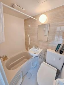 浅草花日美居 Asakusa Hanahi 201 Queen Bed Room, 4 min walk to Asakusa Temple, direct subway access to Narita and Haneda Airport