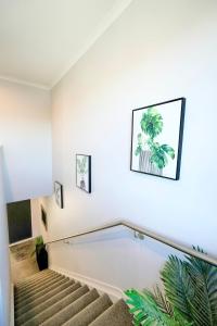 Modern Oasis Near Shopping Centres