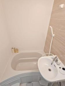 浅草花日美居 Asakusa Hanichi 203 Room, 4 min walk to Asakusa Temple, direct subway to Narita and Haneda Airport