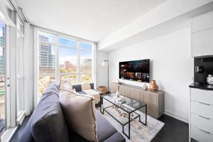 Modern Downtown Retreat Waterfront & Attractions