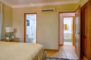 Caribbean Idyllic Vacation at Beachfront 1-BR Apt.