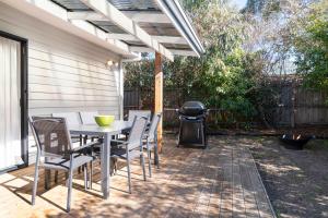 Cosy Torquay Beach Shack Minutes walk to the beach