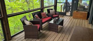 SMOKY MOUNTAIN MAGIC-Spectacular Views, 3 Br, Sleeps 8, Hot Tub