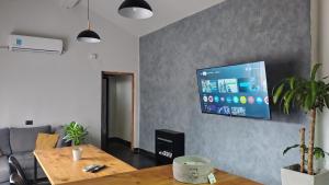 2 AC, TV 55, WIFI 500MG, Colchón cómodo, todo en Apartamento Gamán