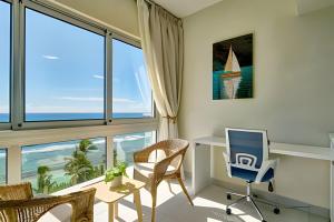 Caribbean Ocean View, 2BDRM Beachfront Apartment