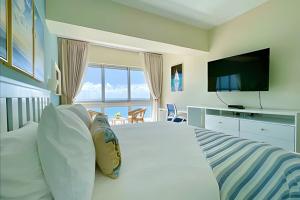 Caribbean Ocean View, 2BDRM Beachfront Apartment