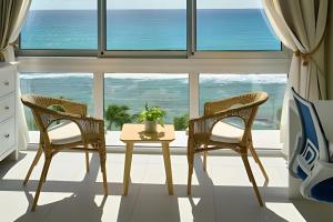 Caribbean Ocean View, 2BDRM Beachfront Apartment