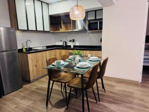 M24 DPTO DE DOS DORM - DOS BAÑOS FRENTE A LA EMBAJADA DE USa