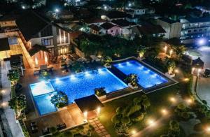 Urban Chic Home Urban Chic Home with balcony