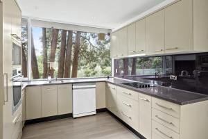 Chic Single Room - Convenient Spot at Pymble - Shared Bathroom