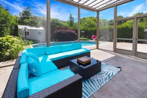 Pool, King Bed, Patio with BBQ, Fall Hiking Nearby