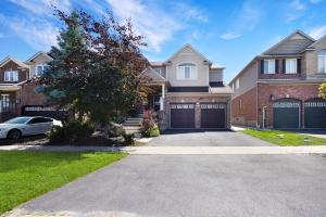 Pool, King Bed, Patio with BBQ, Fall Hiking Nearby