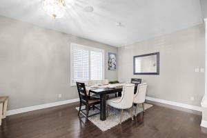 Pool, King Bed, Patio with BBQ, Fall Hiking Nearby