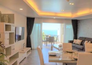 Karon beach Stylish large 2BR with Sea View