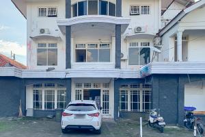 RedDoorz near Metro Bandung