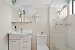 Courtyard Double Room in Peakhurst - Central Location - Shared Bathroom