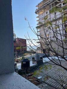 Cerquita del río con alma de hogar