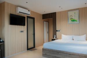 Alphan Hotel
