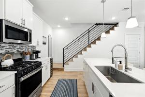 Luxe 2023NewBuild 3BR 7BDs Ideal for Long Winter Stays, Outdoor, Central