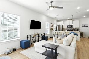 Luxe 2023NewBuild 3BR 7BDs Ideal for Long Winter Stays, Outdoor, Central